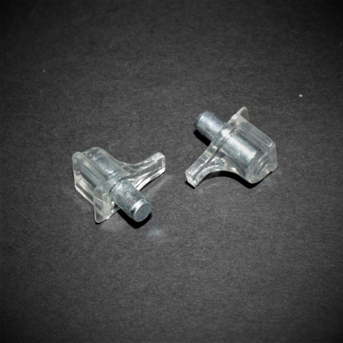 Hyldebærer i klar plast med 5mm tap i stål - til glashylder - køb på discosupport.dk! Hyldebærer i klar plast med 5mm tap i stål - til glashylder - køb på discosupport.dk!