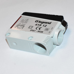 Legrand Movement detector - optical barrier - 24-230 V~ - IP 67 - IK 08 - class II - 3245060419127 - discosupport.dk