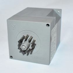 Fiber R15 5.12.04 Mekanisk Timer Relæ 0-6Tim - 11-pol Plug-In - 230V - discosupport.dk