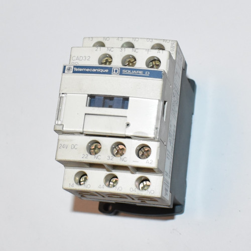 Kontaktor - Schneider CAD32BD kontrolrelæ - Spole 24V DC - 3 NO + 2 NC - discosupport.dk