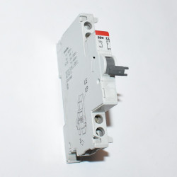 ABB SDH11 Aux Hjælpekontakt Smissline - 1 NO + 1 NC Venstre - discosupport.dk