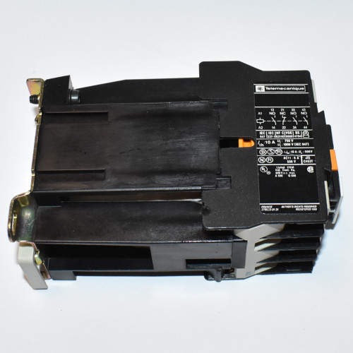 Telemecanique CA3 DN31BD kontaktor - 3x NO + 1x NC - Spole 24V DC - discosupport.dk