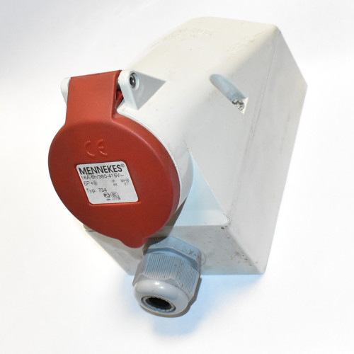 7 polet Mennekes CEE vægudtag 7P - 16A - 6H - 400V - IP44 - Brugt - discosupport.dk