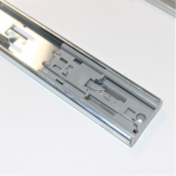 Skuffeskinner og udtræksskinner med fuldt udtræk og push to open system - Køb dem på discosupport.dk!